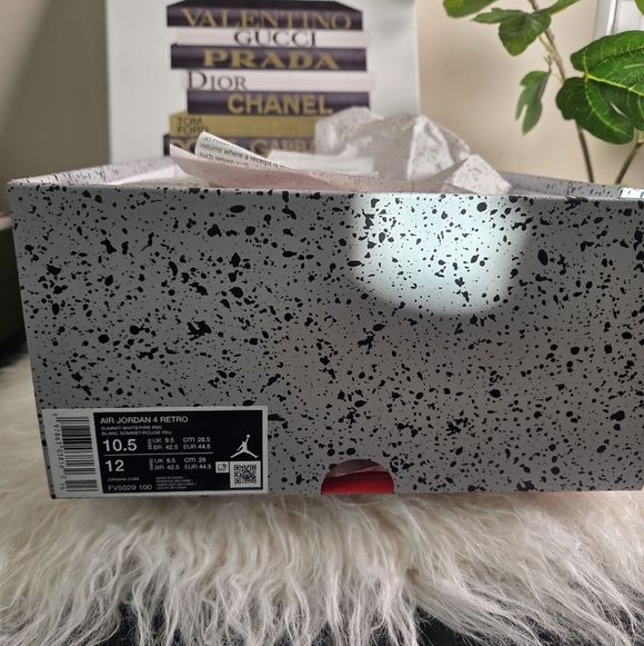 NEW NIKE AIR JORDAN 4 RETRO "WHITE CEMENT" (2025) - Picture 9 of 12